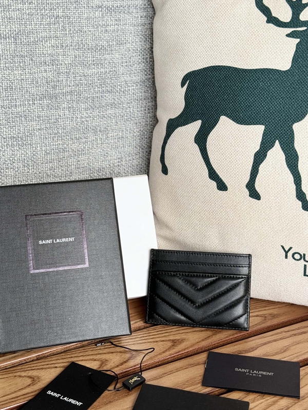 イヴサンローラン財布背面デザイン